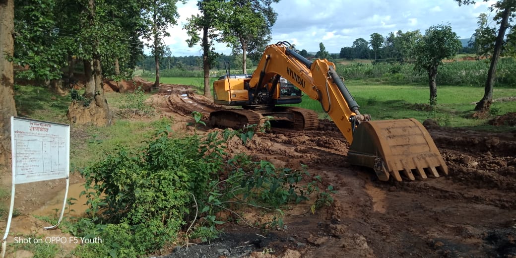 JCB machine seized for illegal sand quarrying in Kotadola of Koriya