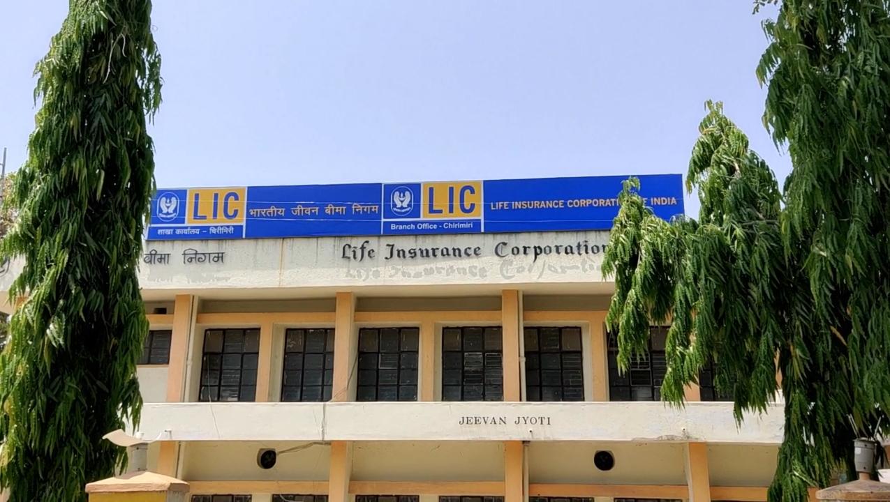 LIC office opened in violation of lockdown in koriya