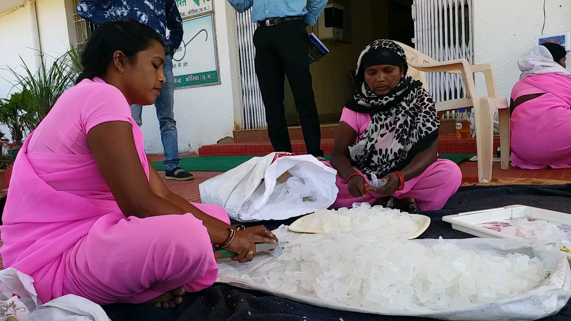 women-from-koriya-self-help-group-are-making-natural-soaps-after-training-from-center-for-agricultural-sciences