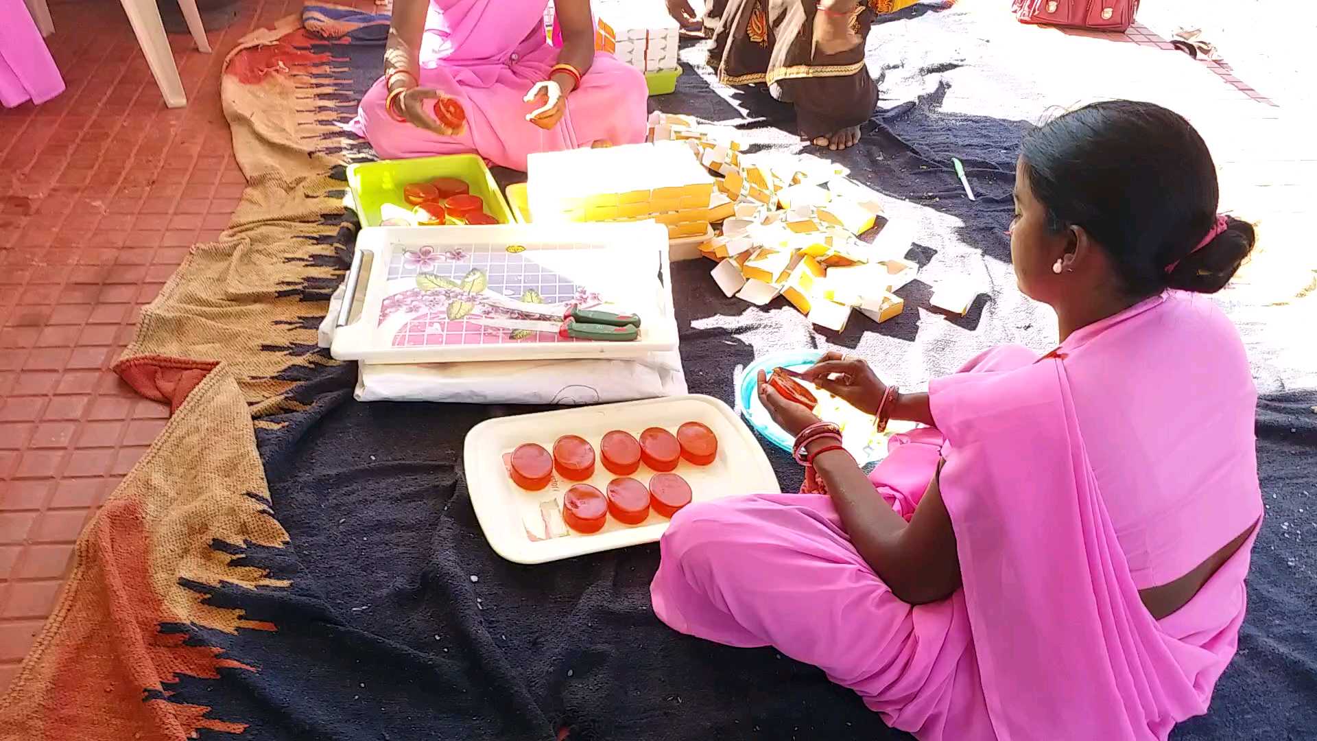 women-from-koriya-self-help-group-are-making-natural-soaps-after-training-from-center-for-agricultural-sciences