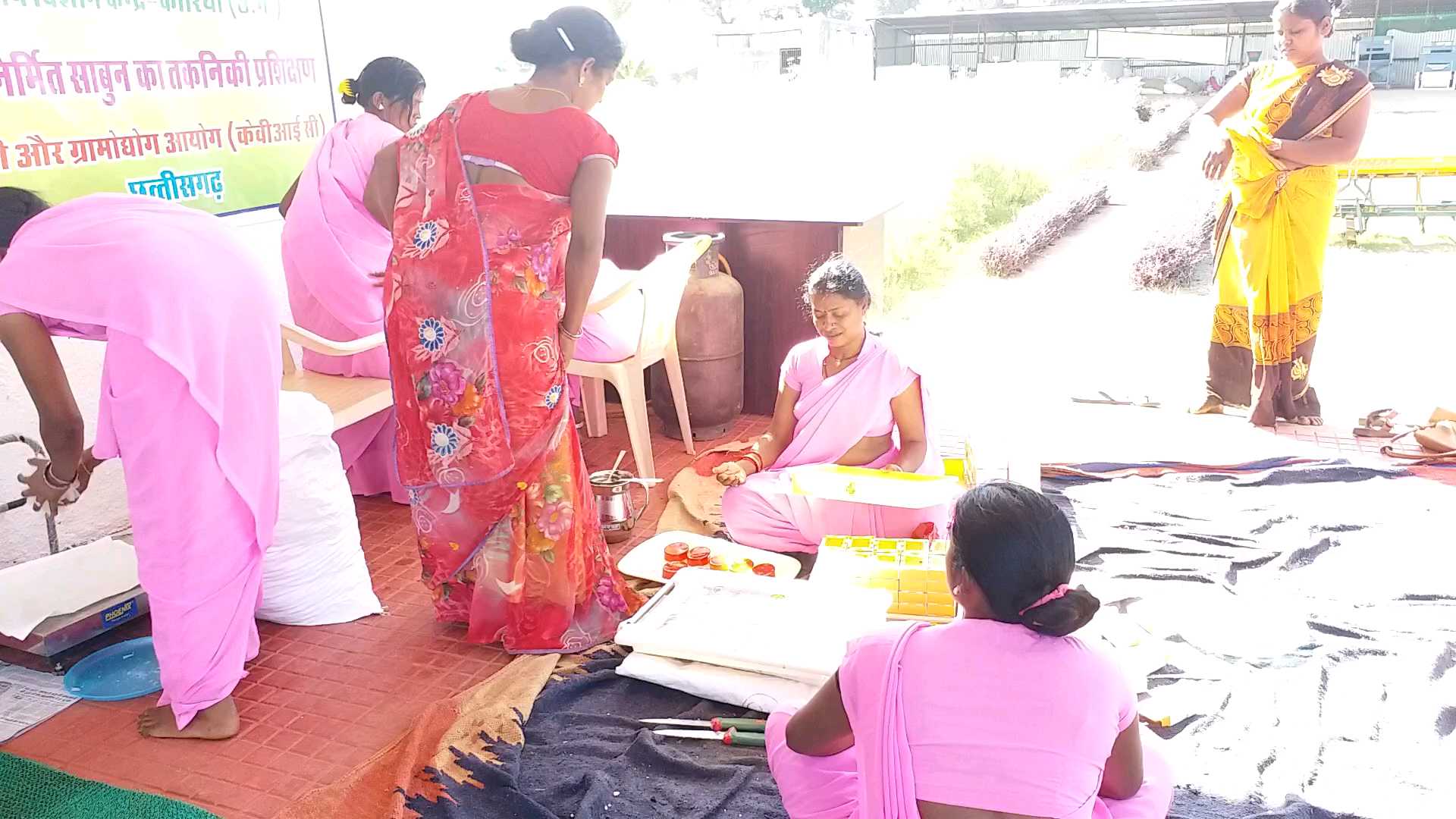 women-from-koriya-self-help-group-are-making-natural-soaps-after-training-from-center-for-agricultural-sciences