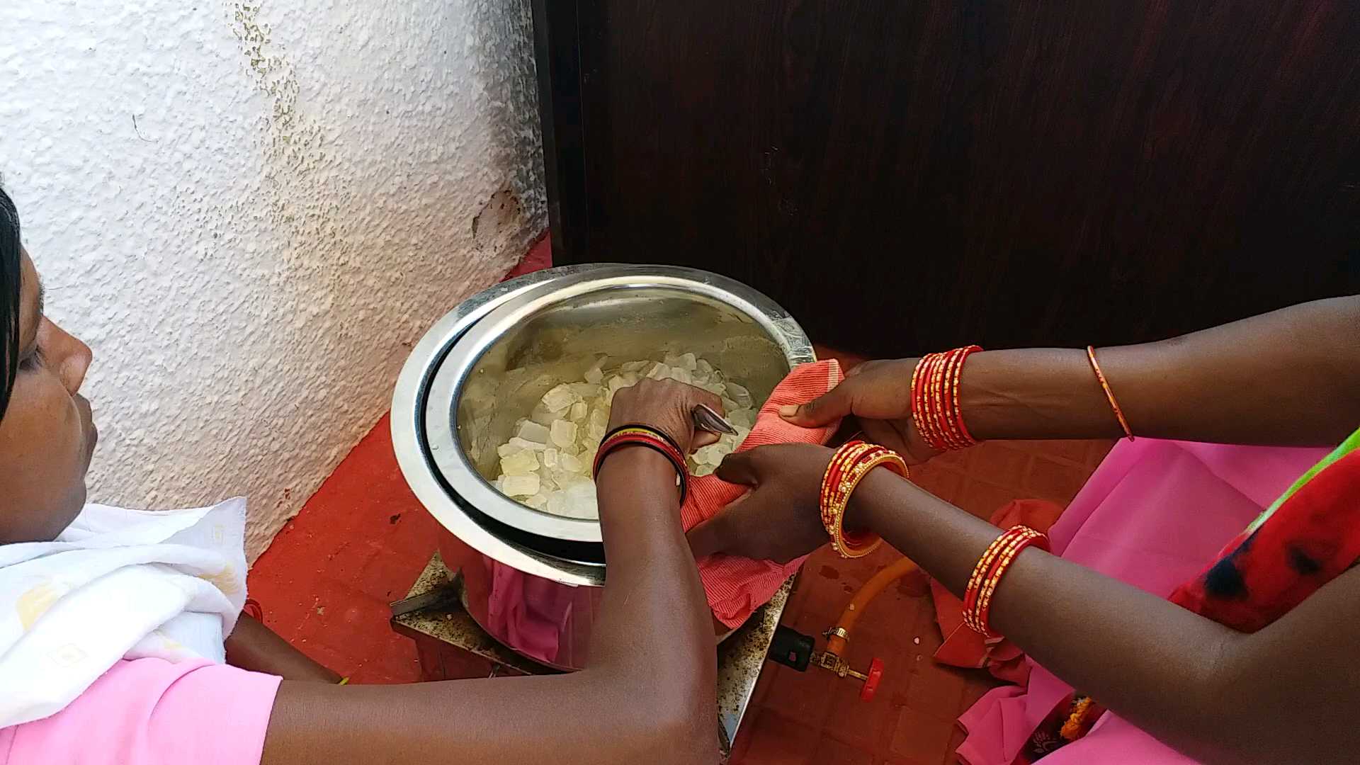 women-from-koriya-self-help-group-are-making-natural-soaps-after-training-from-center-for-agricultural-sciences