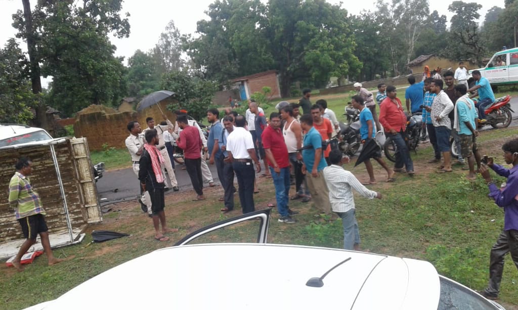 many injured in road accident in koriya chhattisgarh