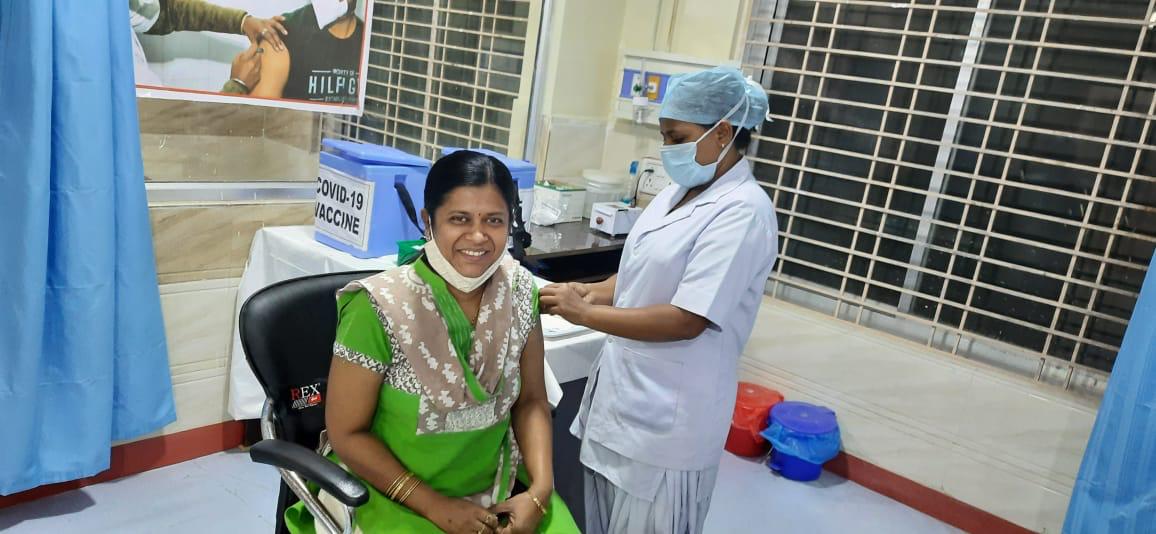 Korba Collector kiran Kaushal got vaccinated