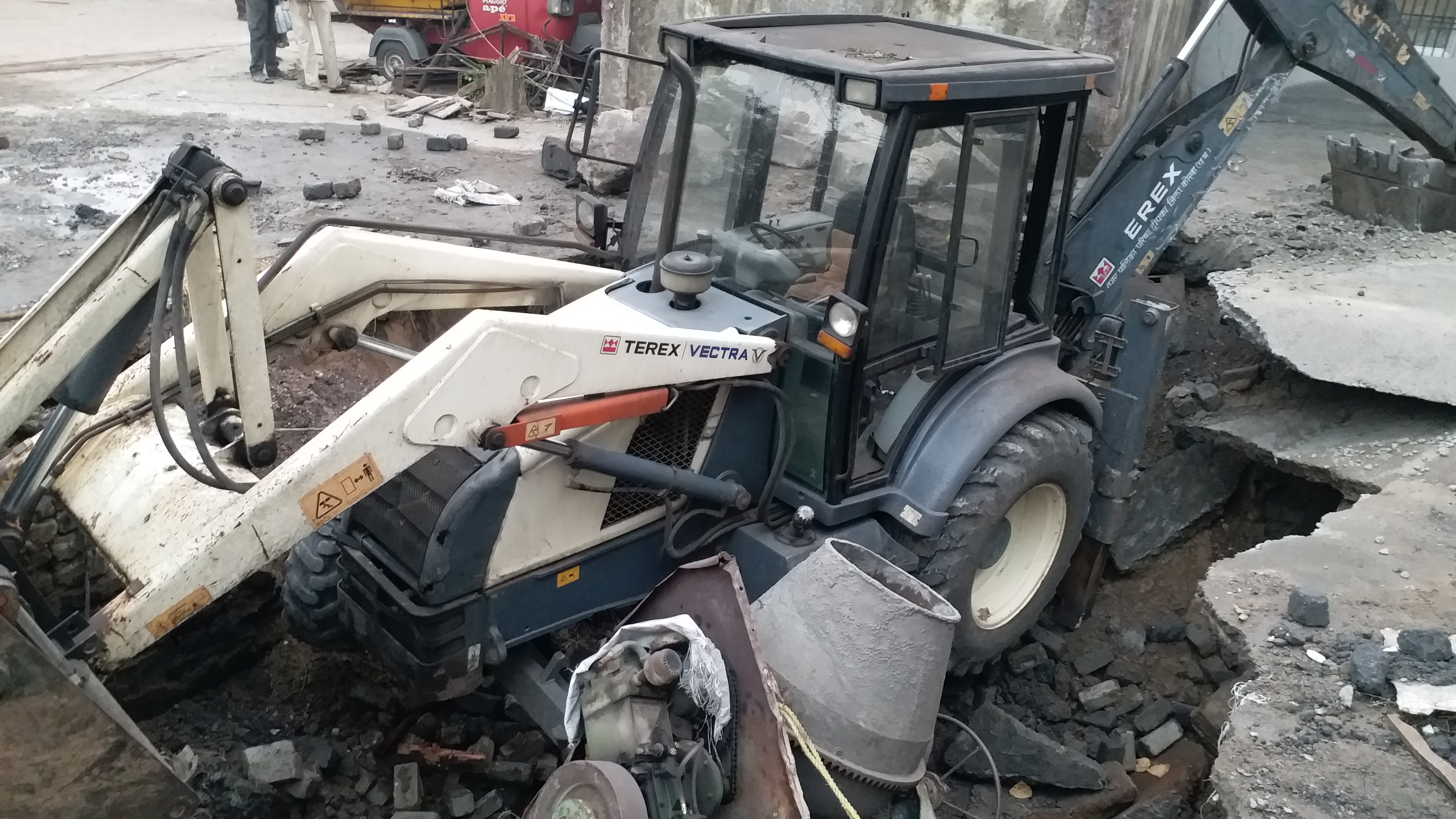 JCB falls in safety tank IN KORBA