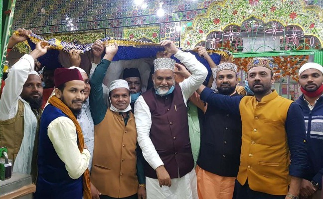 Assembly Speaker Charandas Mahant sent a chaadar for Lutra Sharif in korba