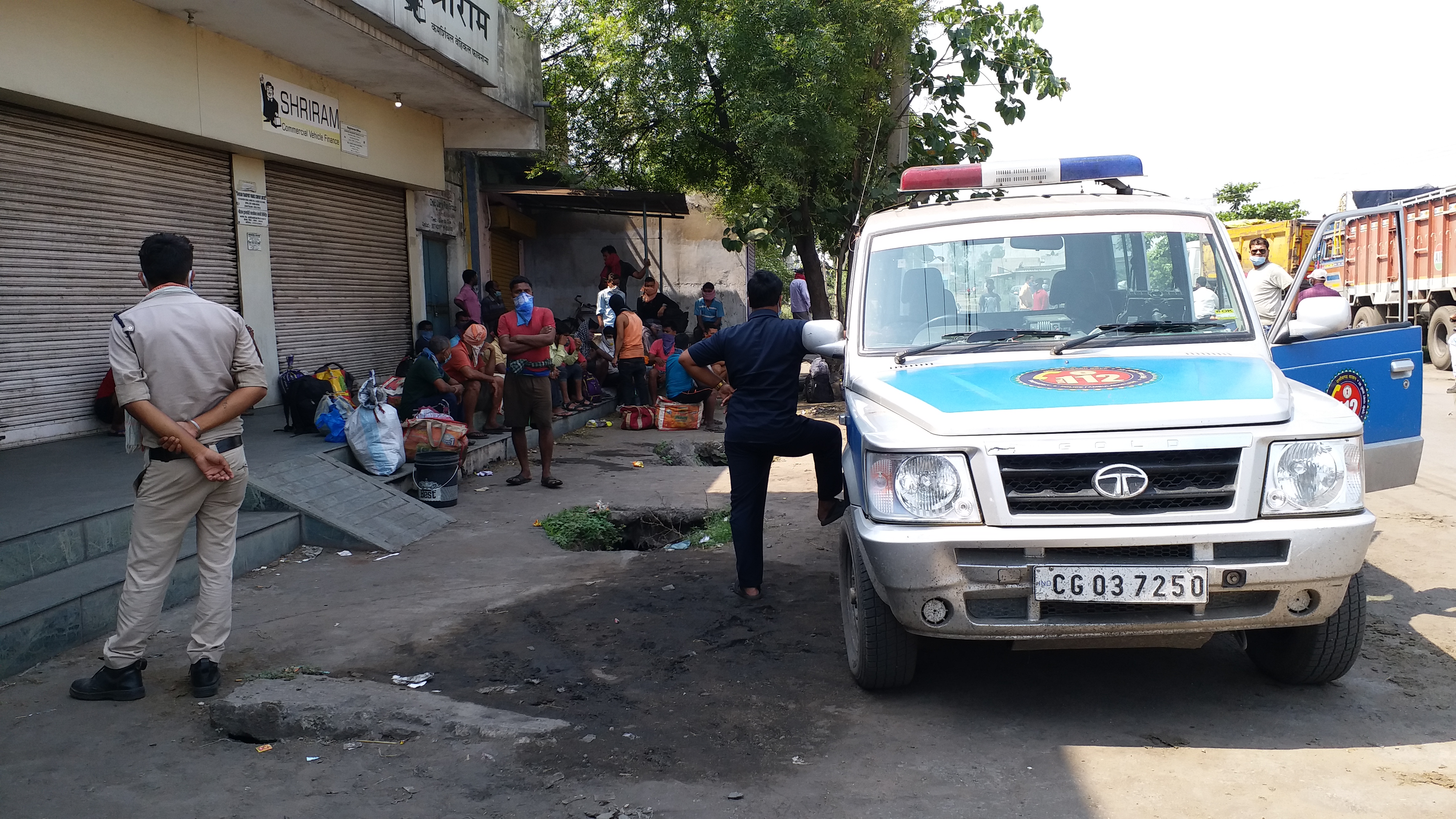 Workers being transported in freight vehicles in korba