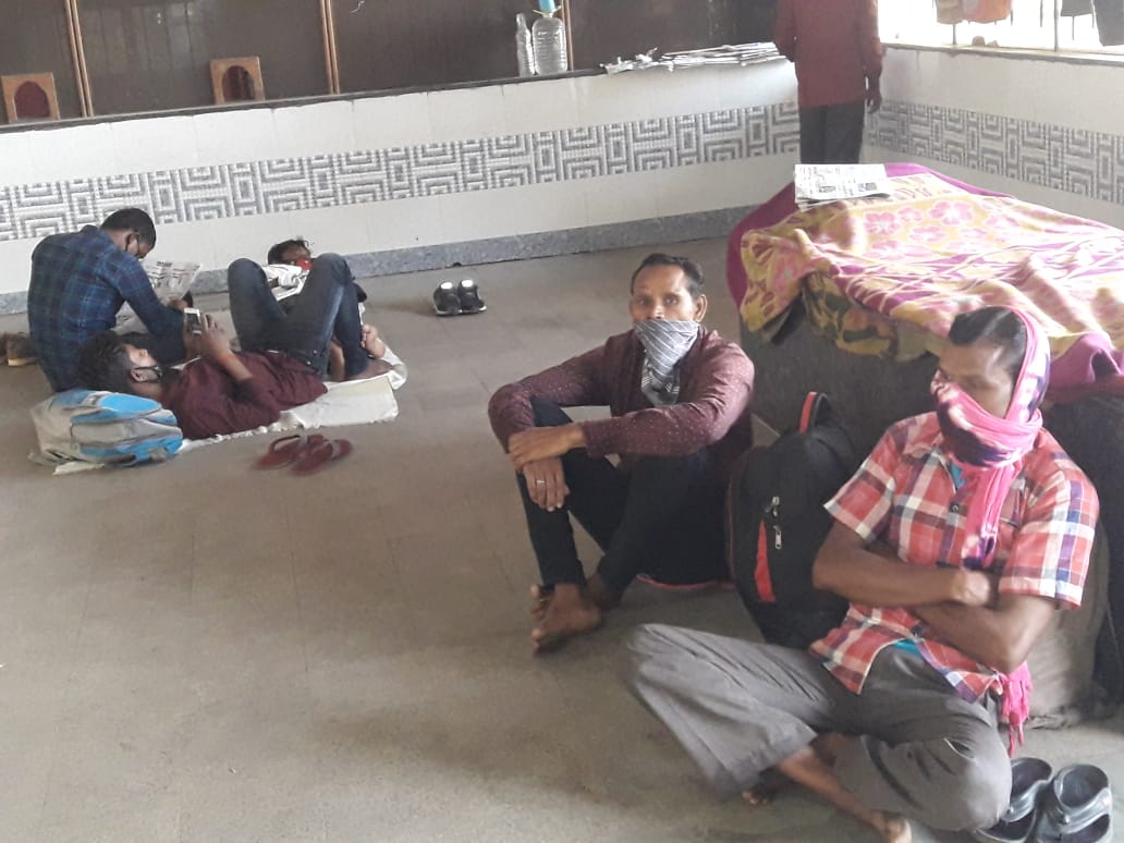 People arrive at bus stand late at night all  transport are canceled