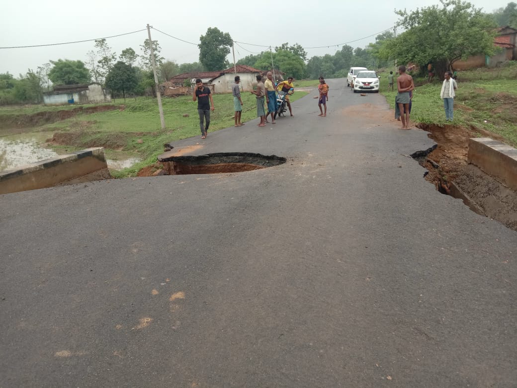 road of Pradhan Mantri Gram Sadak Yojana in Korba was washed away by rain in korba