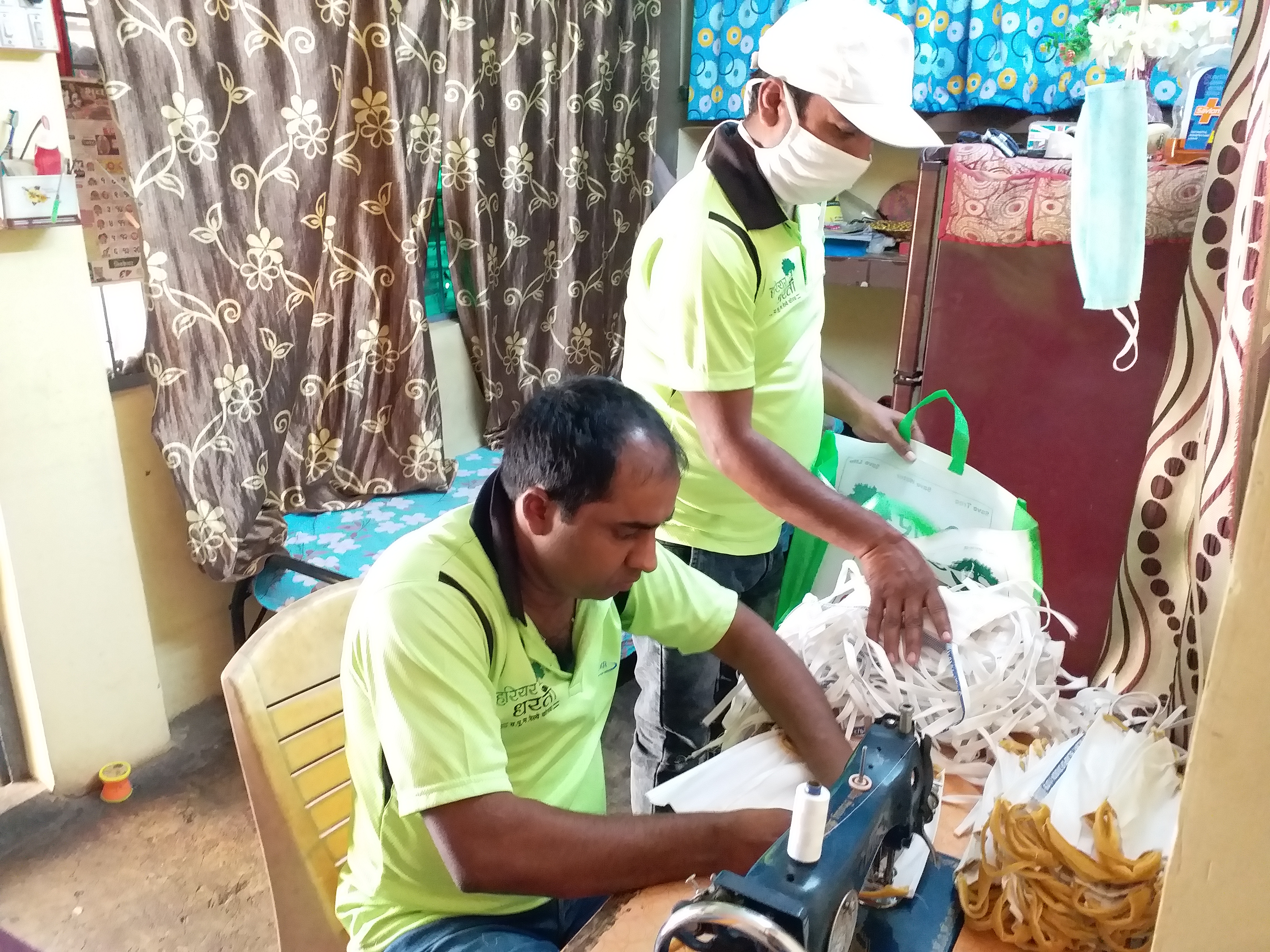 railway-workers-preparing-masks-in-korba