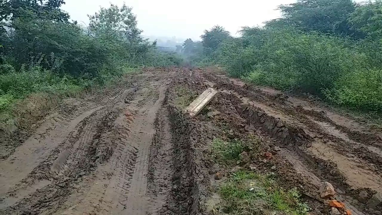 Sand mafia are constantly excavating sand in korba