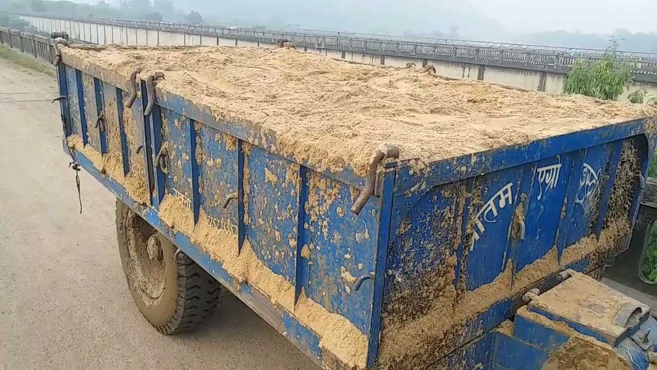 Sand mafia are constantly excavating sand in korba