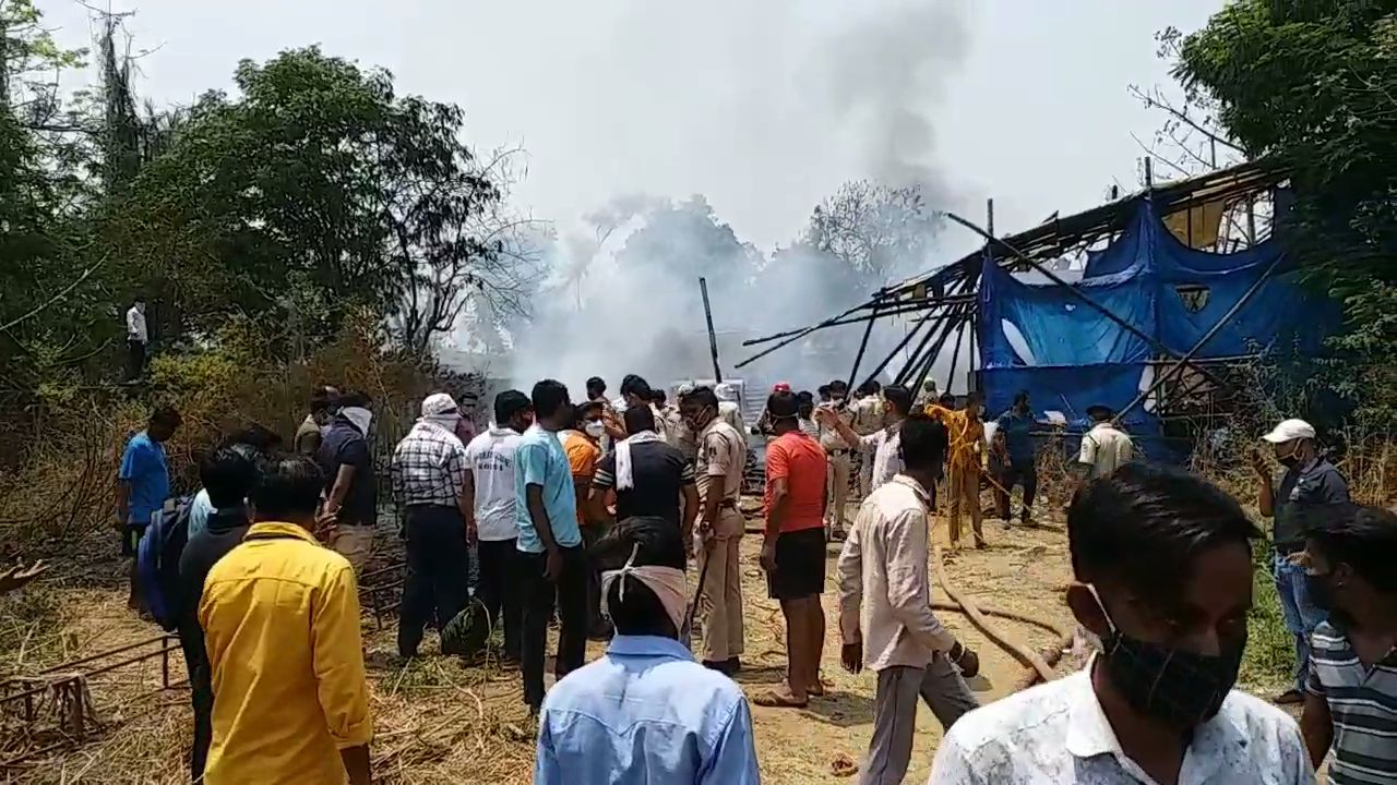 fire in tent godown in korba