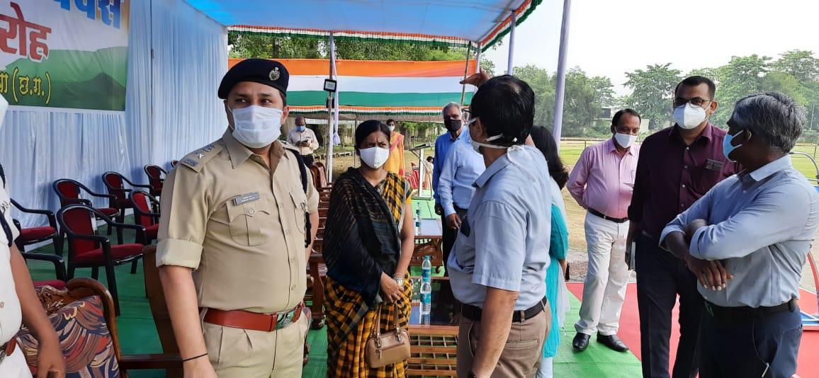 Collector and SP join final rehearsal of Independence Day celebrations in korba