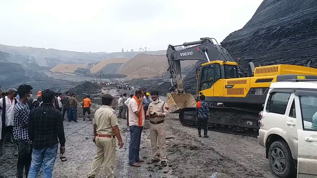 Search of dead body of labor in Kusmunda mines in korba