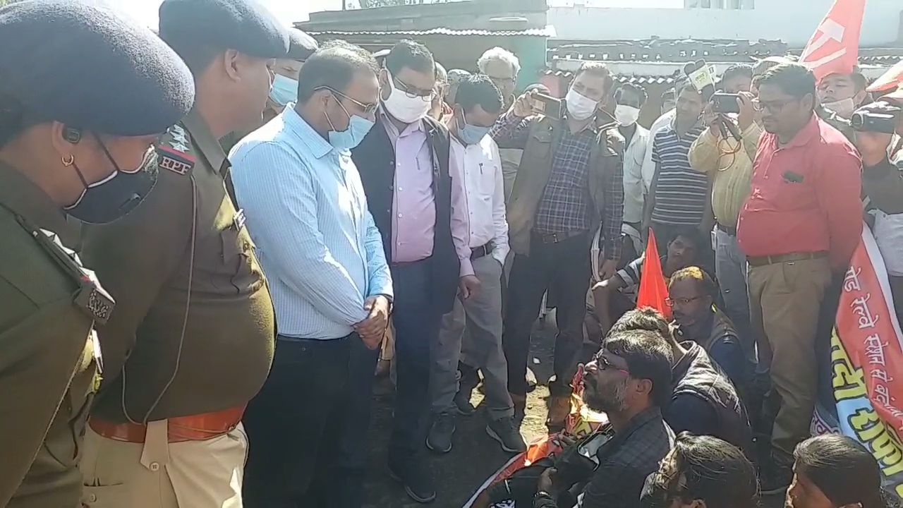 protest of CPI M in korba