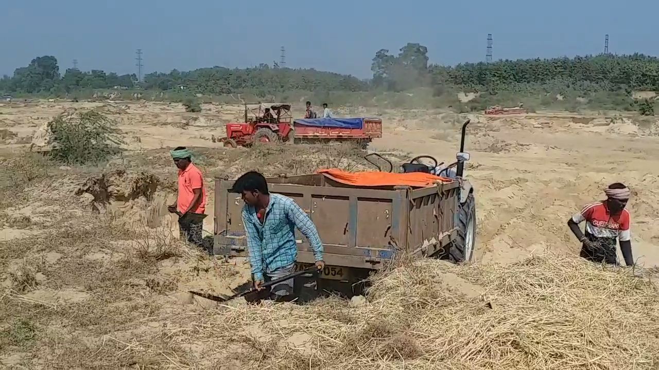 Illegal sand quarrying continues in Korba CCTV closed for surveillance mining is being done outside the demarcation area