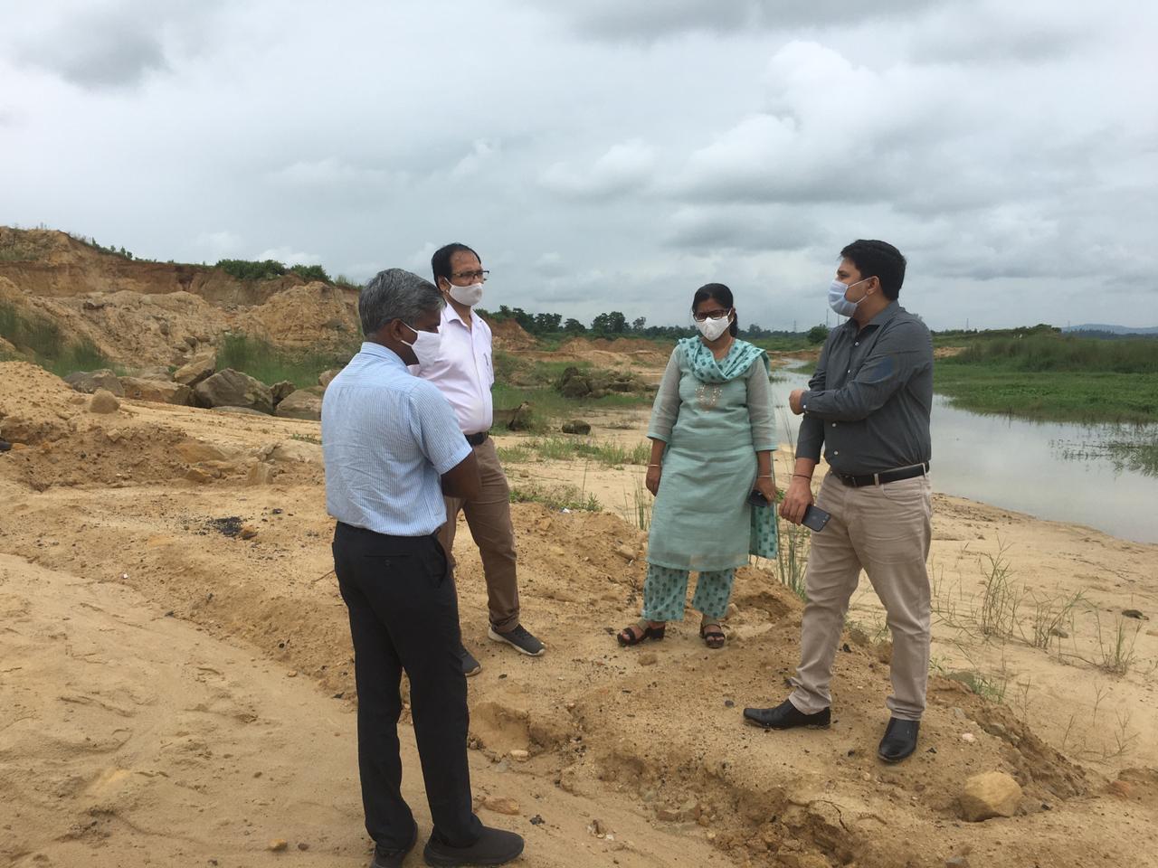 Collector takes action against illegal sand miners in korba