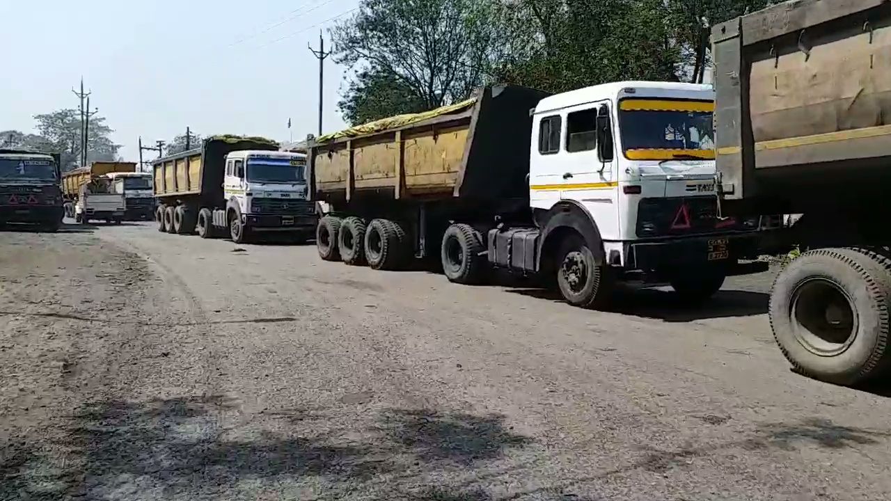 heavy vehicles jammed on cseb chowk