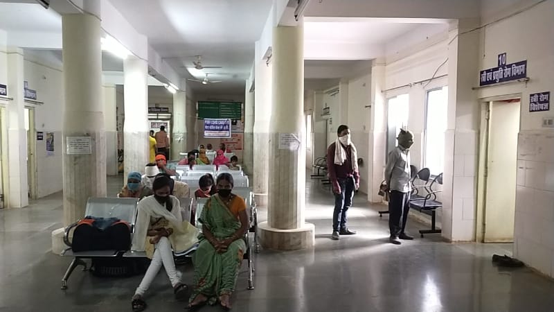 Seasonal disease patients increased in hospitals in kawardha