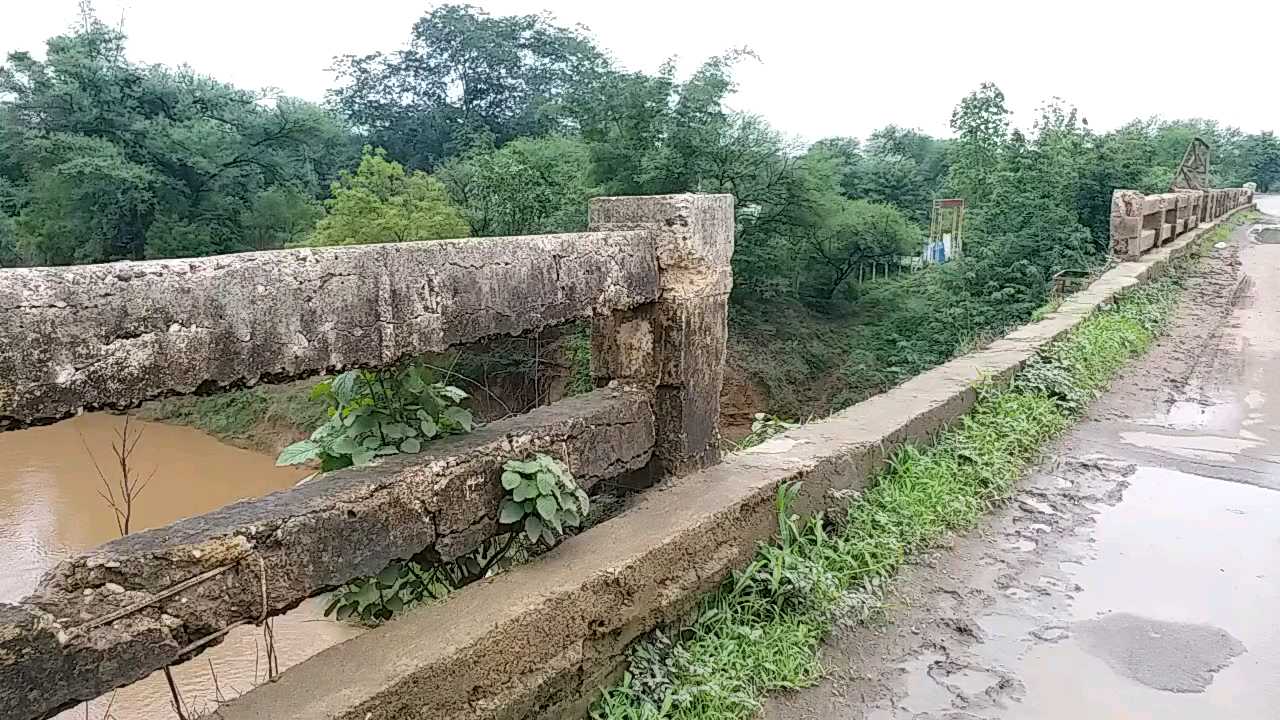 condition of the bridge is very poor