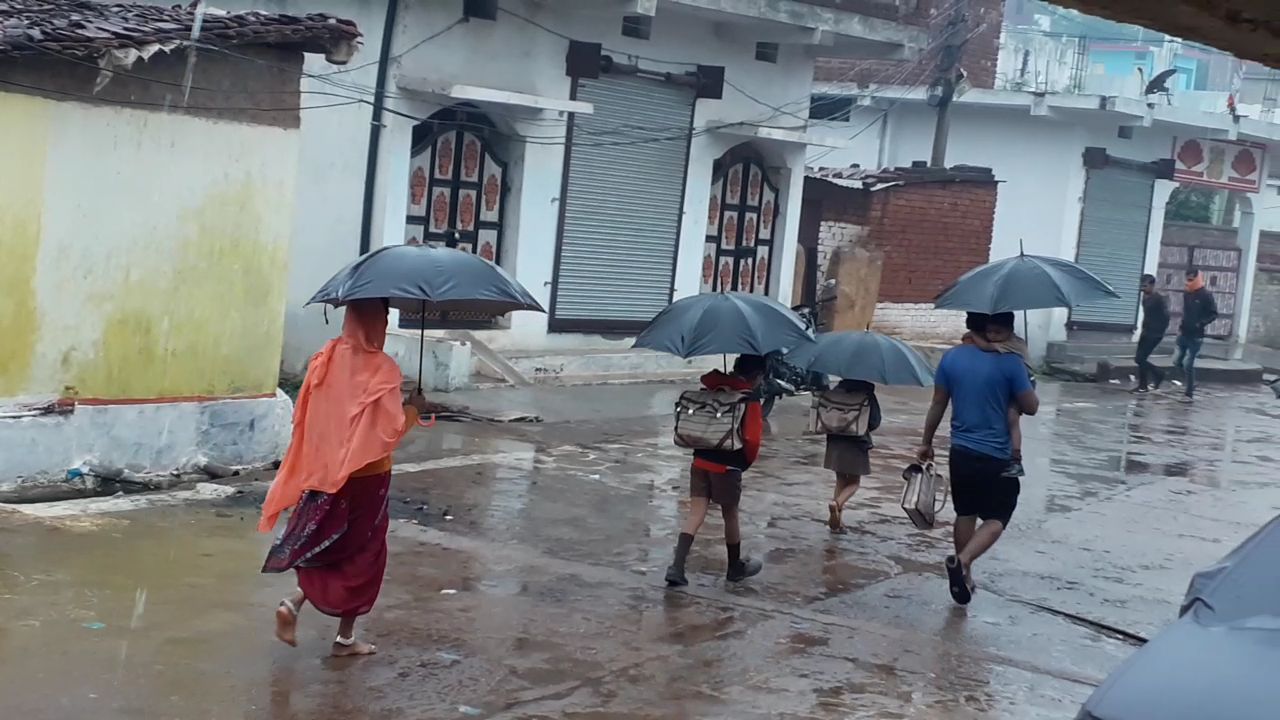 Unseasonal rains in Kawardha since morning