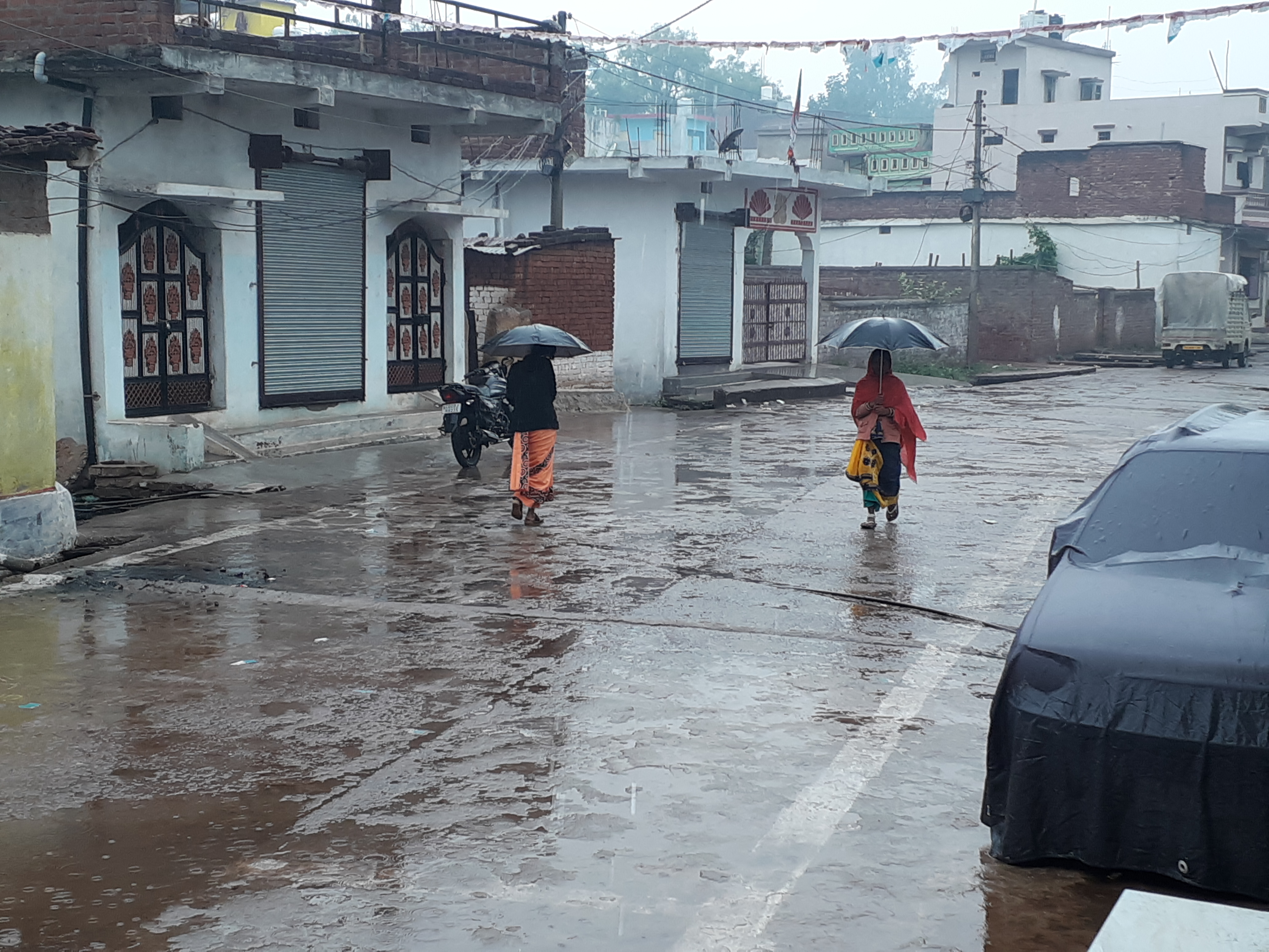 Unseasonal rains in Kawardha since morning