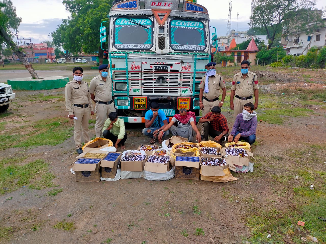 Liquor worth more than 17 lakhs seized in Kawardha