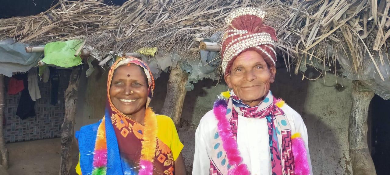 Two lovers got married after 50 years in kawardha