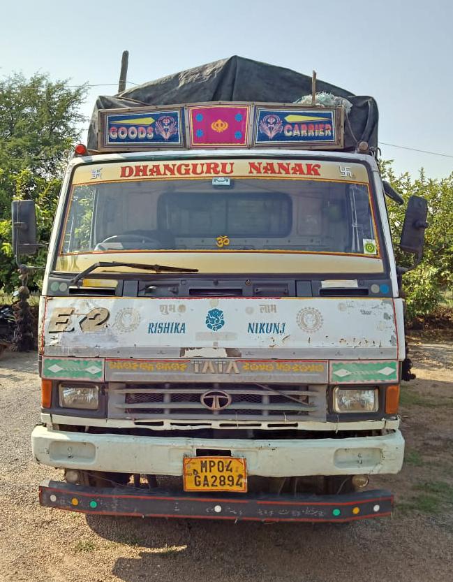 Action taken on four truck drivers doing illegal transport during lockdown in kawardha