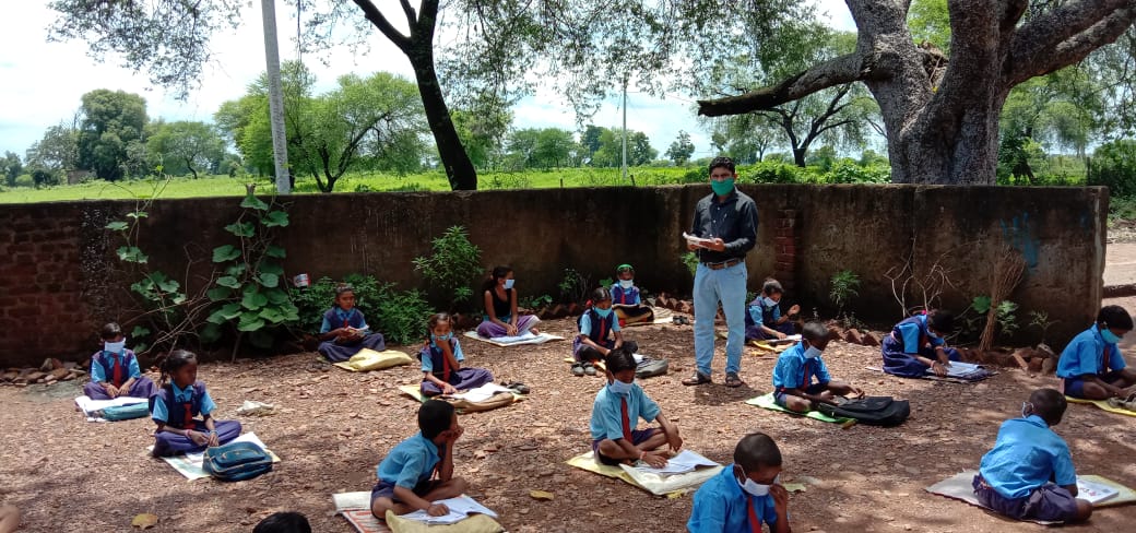 Children of Forest region of Kawardha are getting education through Mohalla class