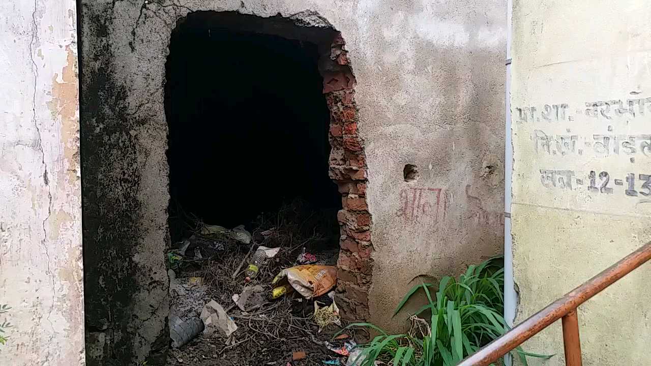 children studying in shabby school in kawardha