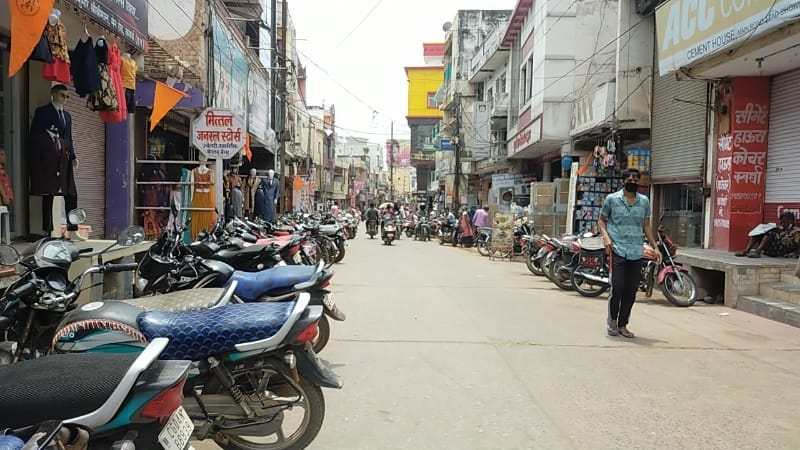 Crowds gathered in markets before lockdown in Kawardha