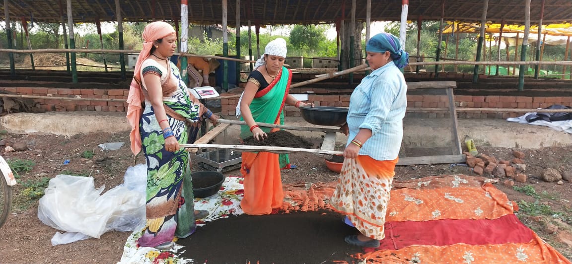 Godhan Nyay Scheme in Chhattisgarh: છત્તીસગઢમાં ગાયના છાણમાંથી 'સોનું' બનાવતી મહિલાઓ