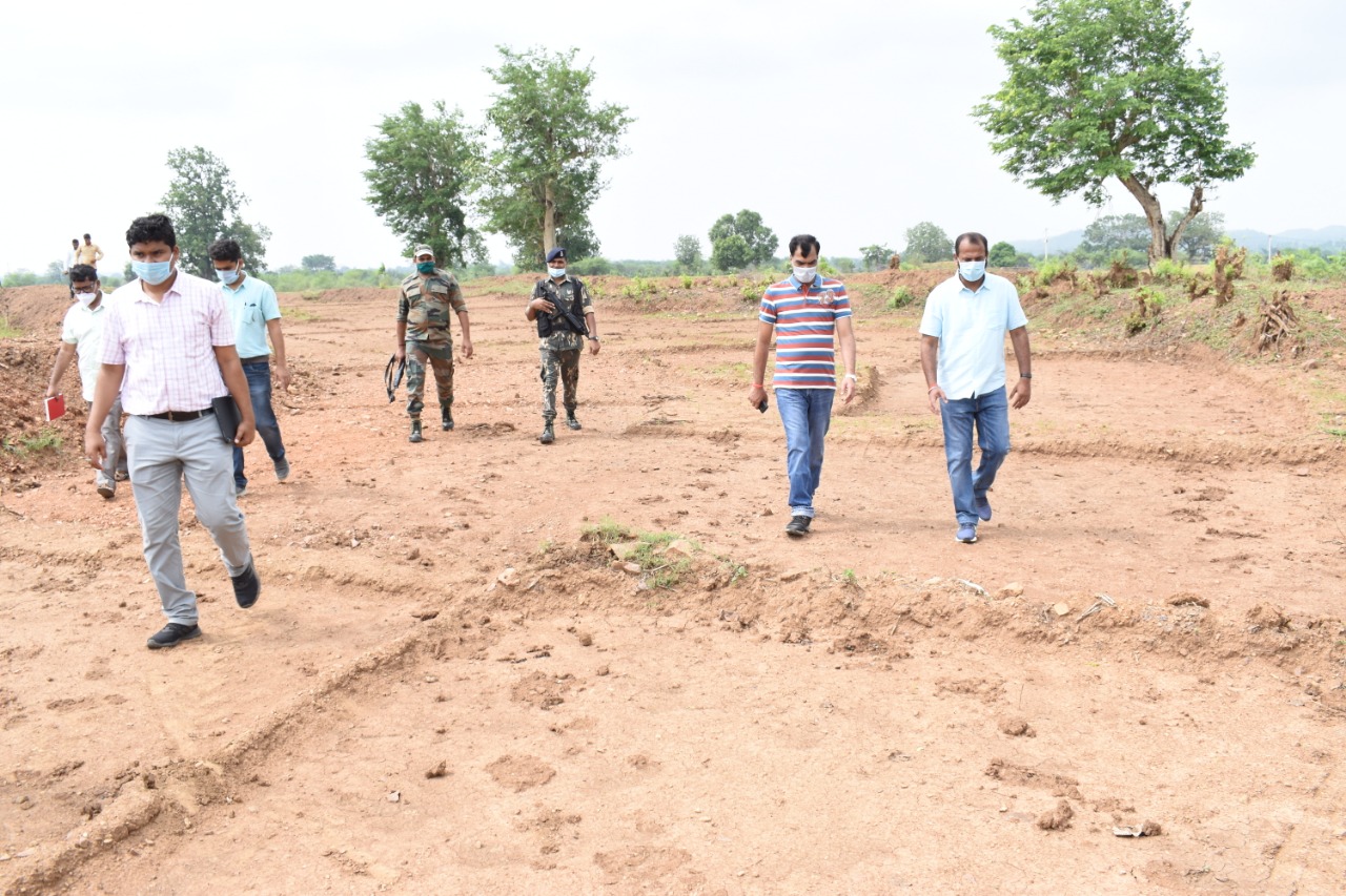 kawardha-collector-inspected-the-works-under-surji-village-scheme