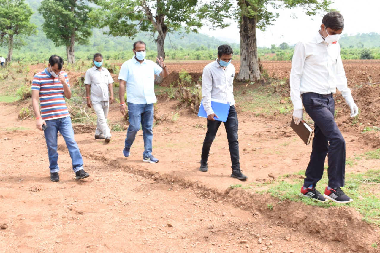 kawardha-collector-inspected-the-works-under-surji-village-scheme