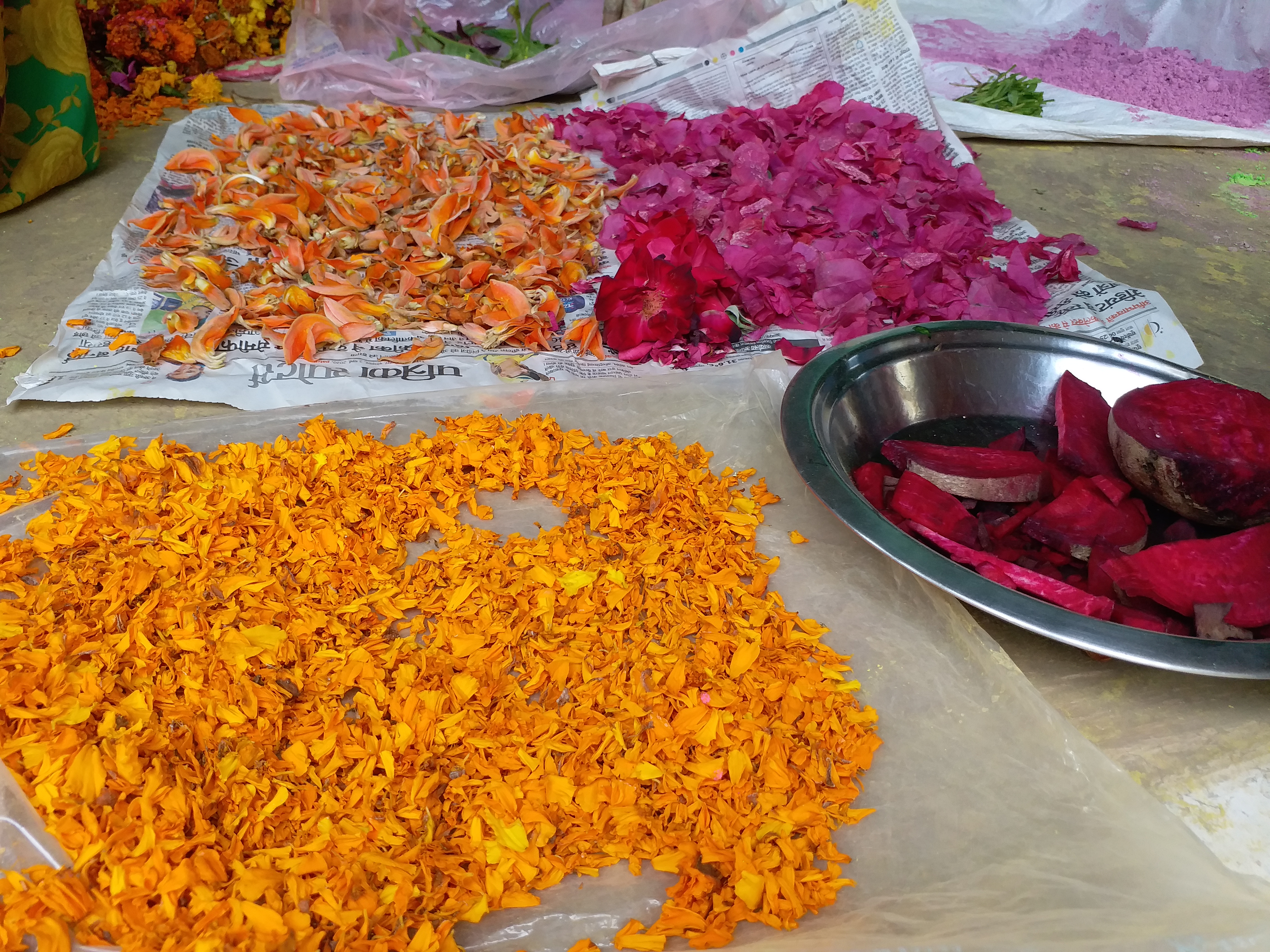 Herbal gulal prepared with flowers and leafs in kawardha