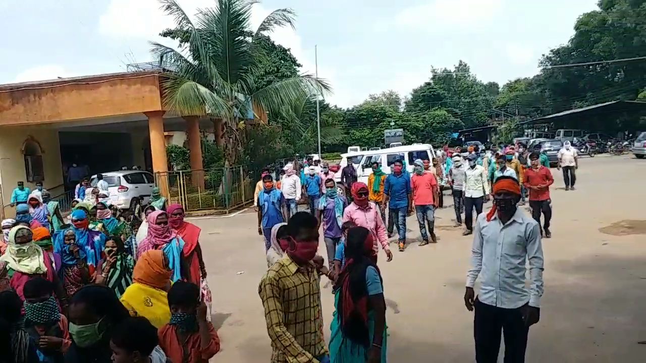 Villagers siege Collectorate in illegal sand quarrying case in mahasamund