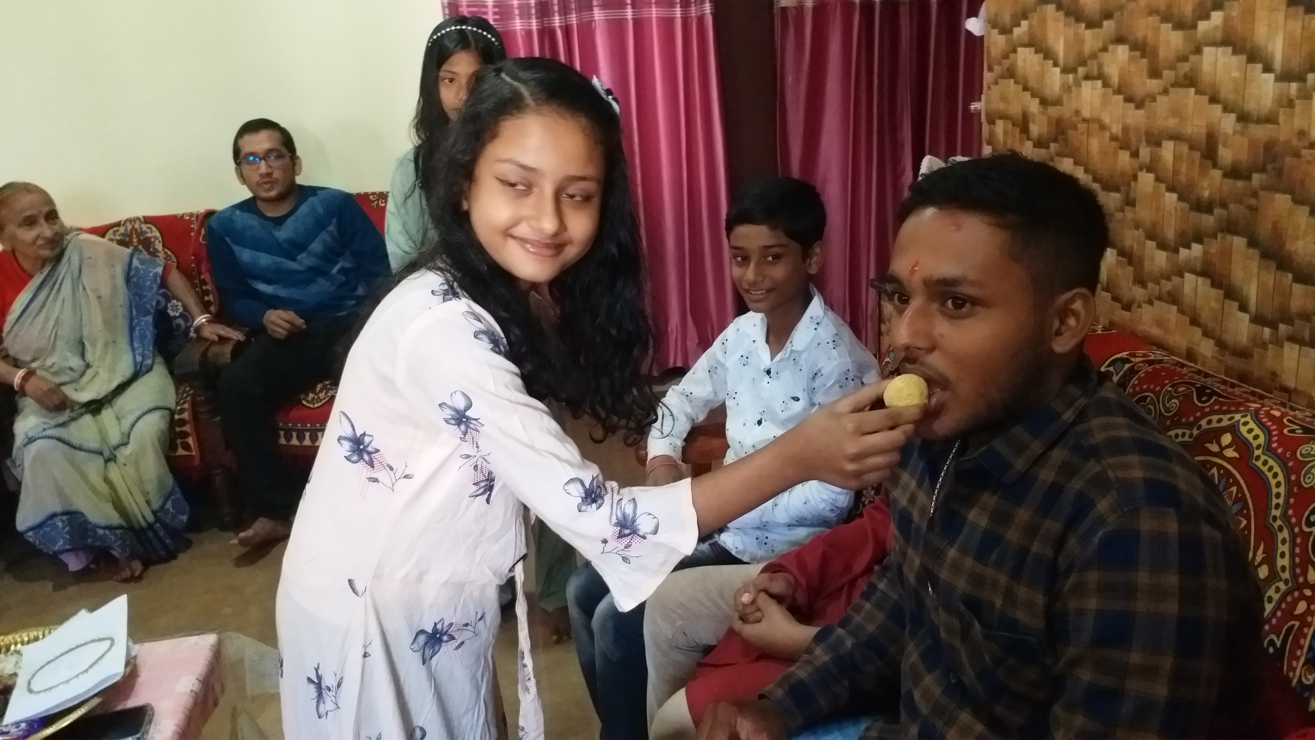 sister pray for her brother in bhai dooj