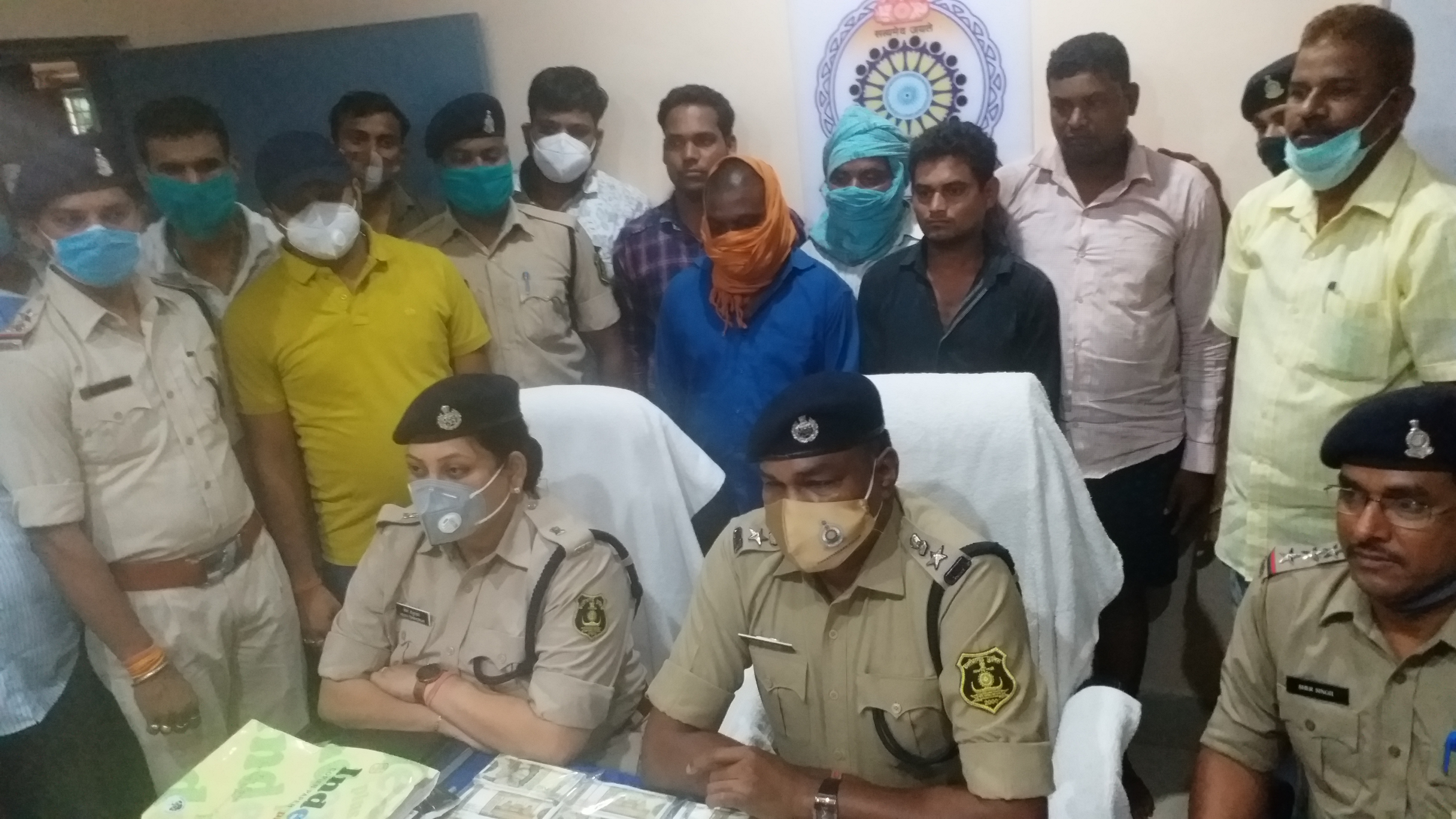 Five accused arrested with duplicate notes