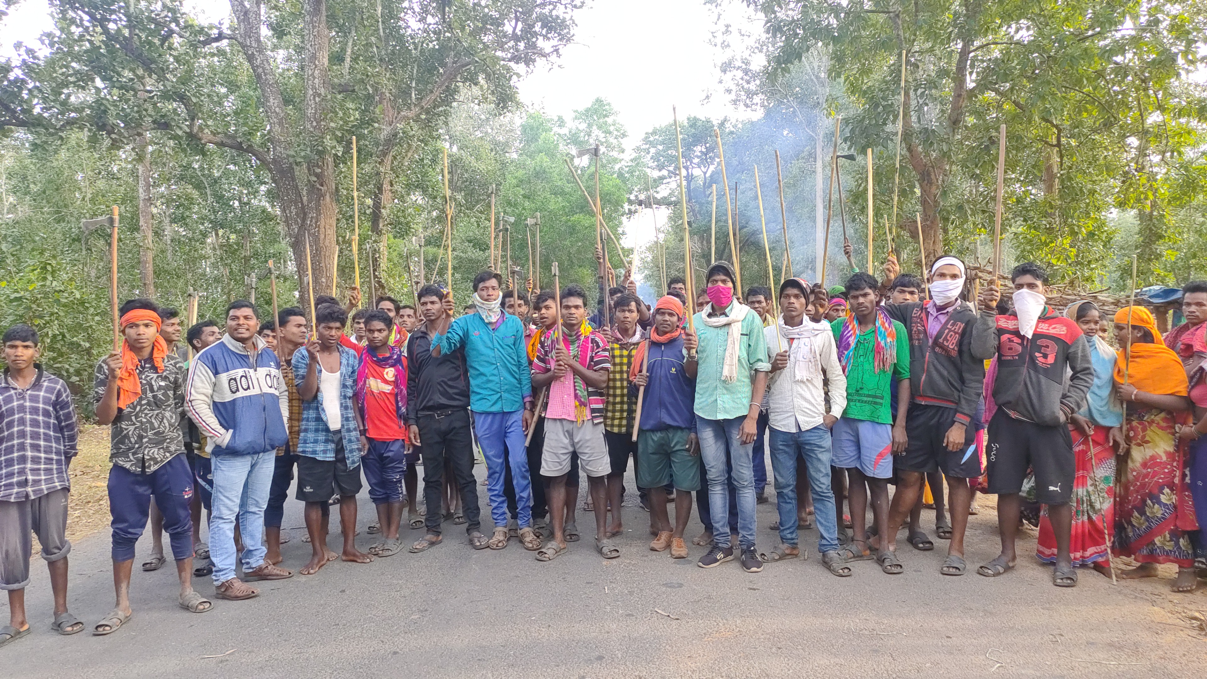 Bastar tribals are on strike against government in Amadai mine case in narayanpur