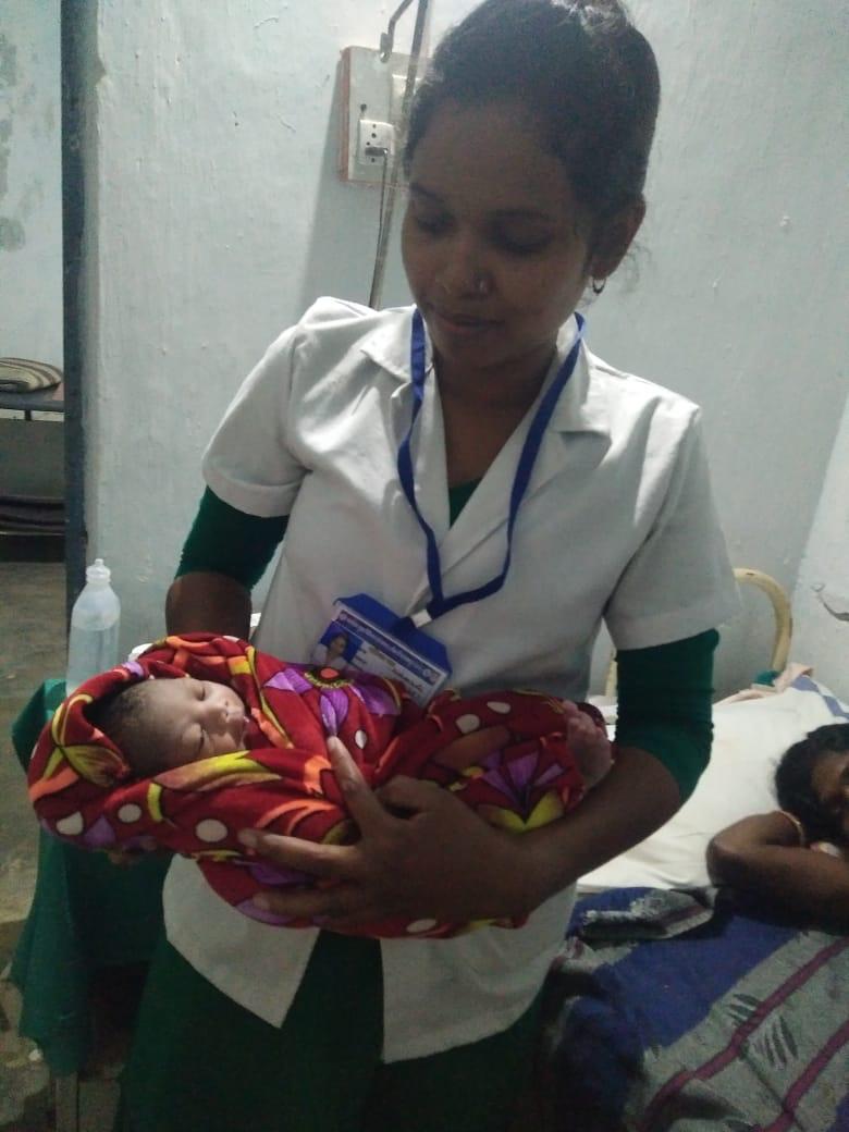 pregnant-woman-is-taken-to-hospital-with-help-of-bike-ambulance-in-narayanpur