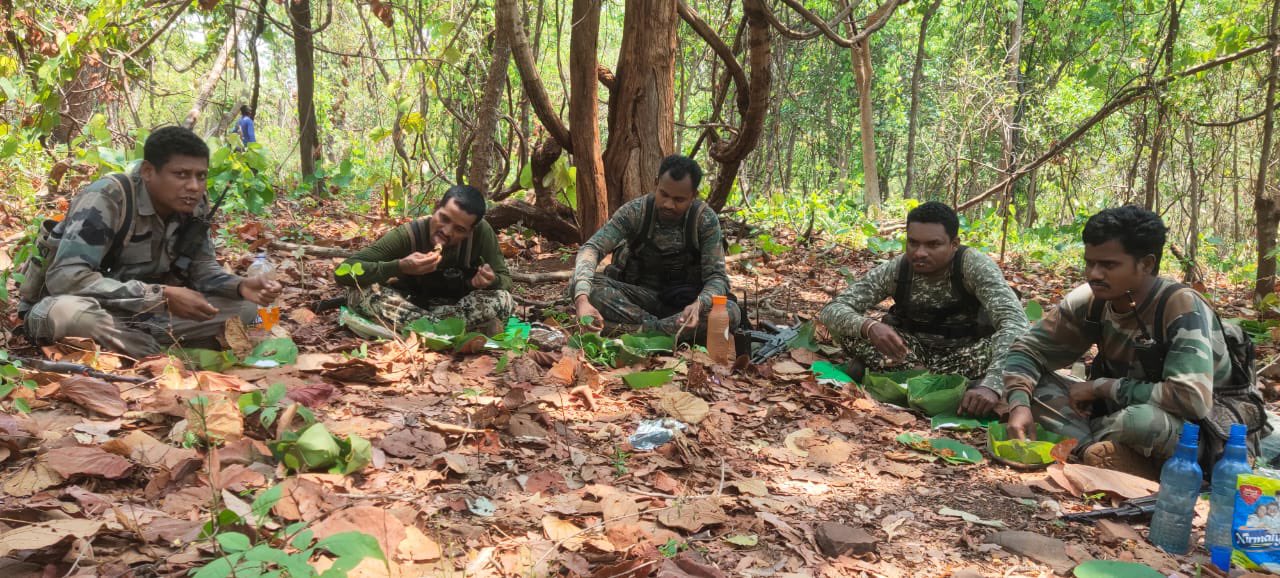 Narayanpur soldiers ate bore basi