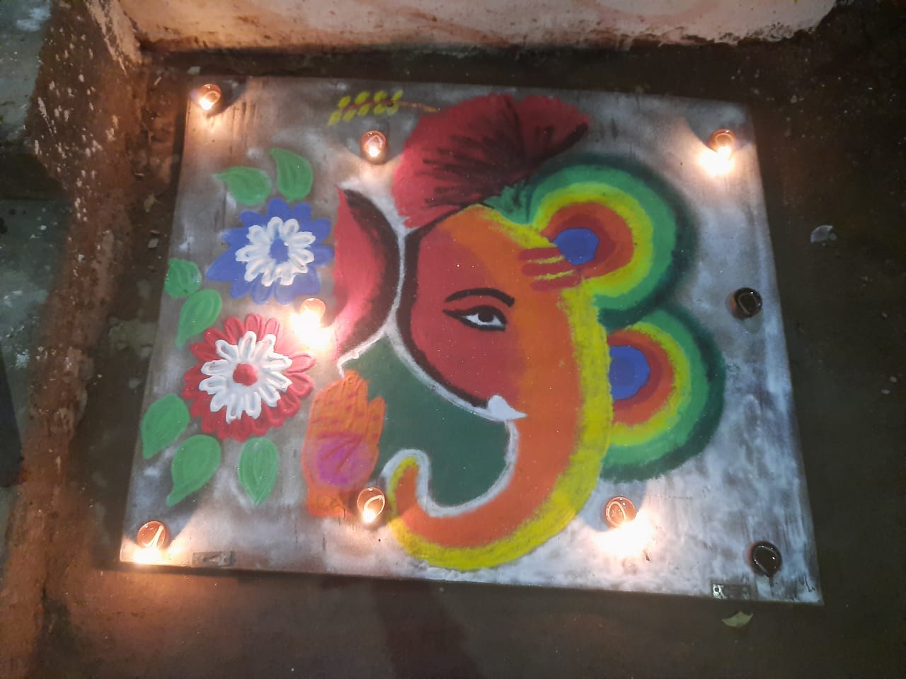 councilor roshan golcha of mahavir mandir ward in narayanpur distributed rangoli and diyas