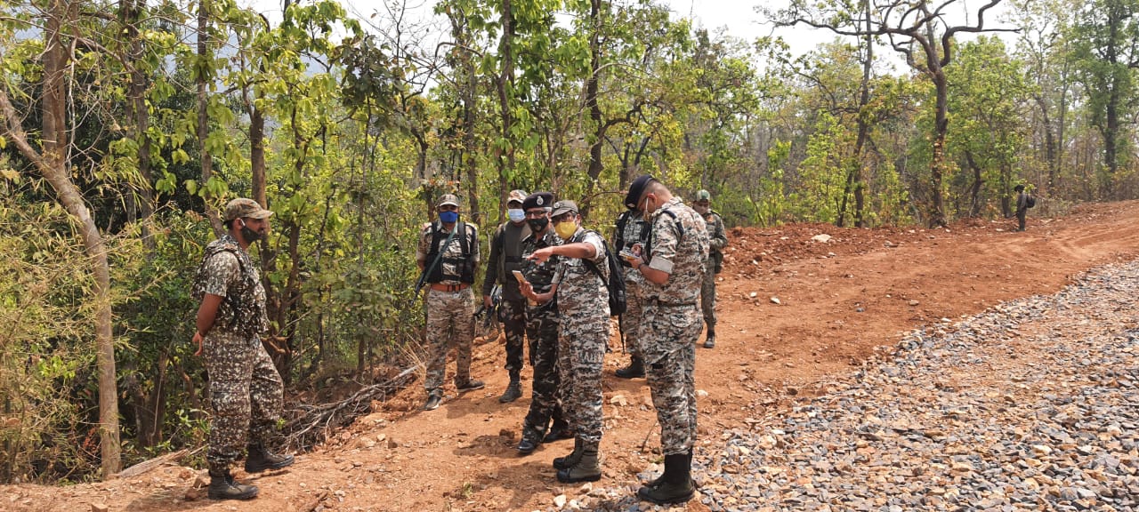 special-director-general-of-police-naxal-operation-ashok-juneja-directed-for-strict-action-against-naxalites-in-narayanpur