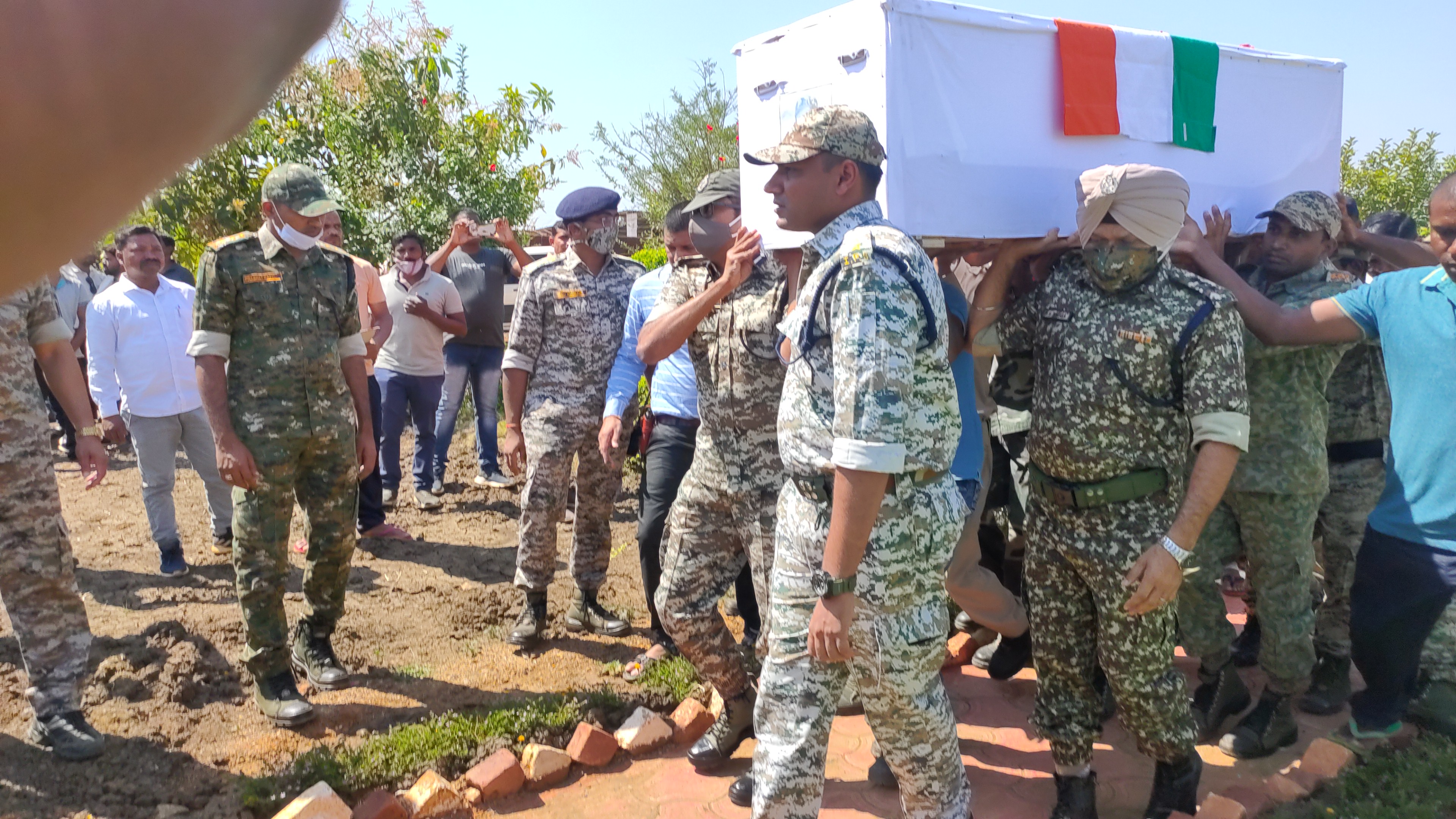 tribute paid to two martyred soldiers in Narayanpur