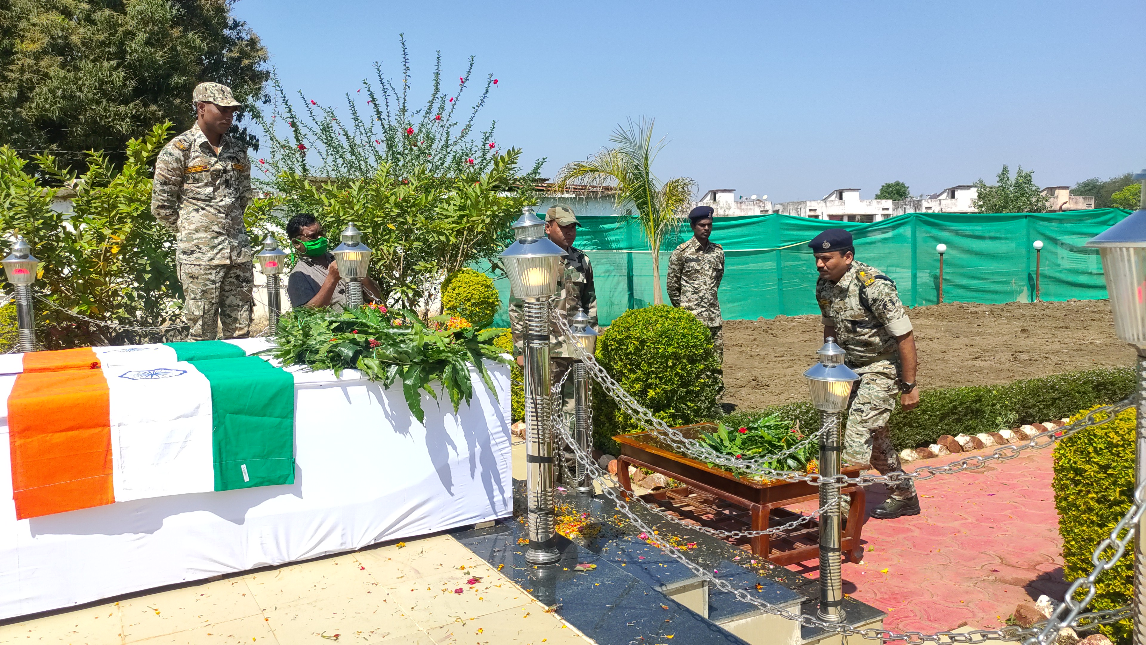 tribute paid to two martyred soldiers in Narayanpur