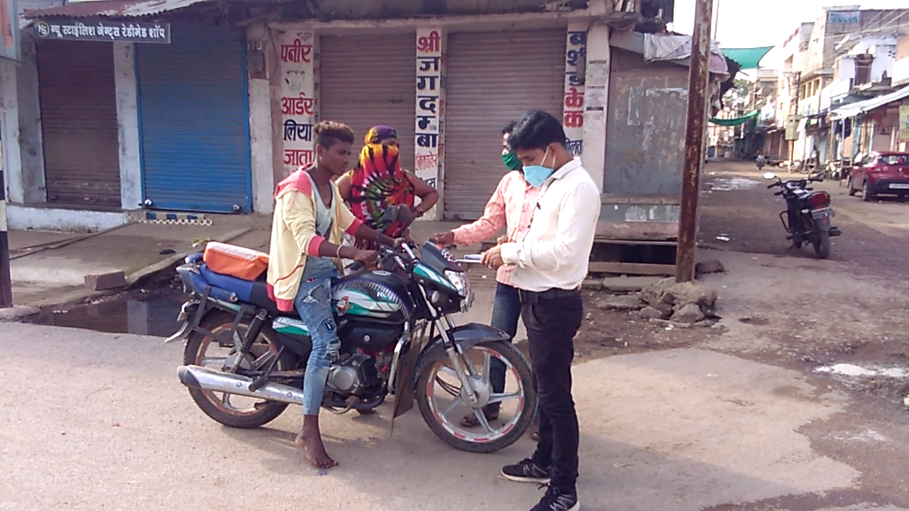 action against those who leave without wearing mask in kawardha