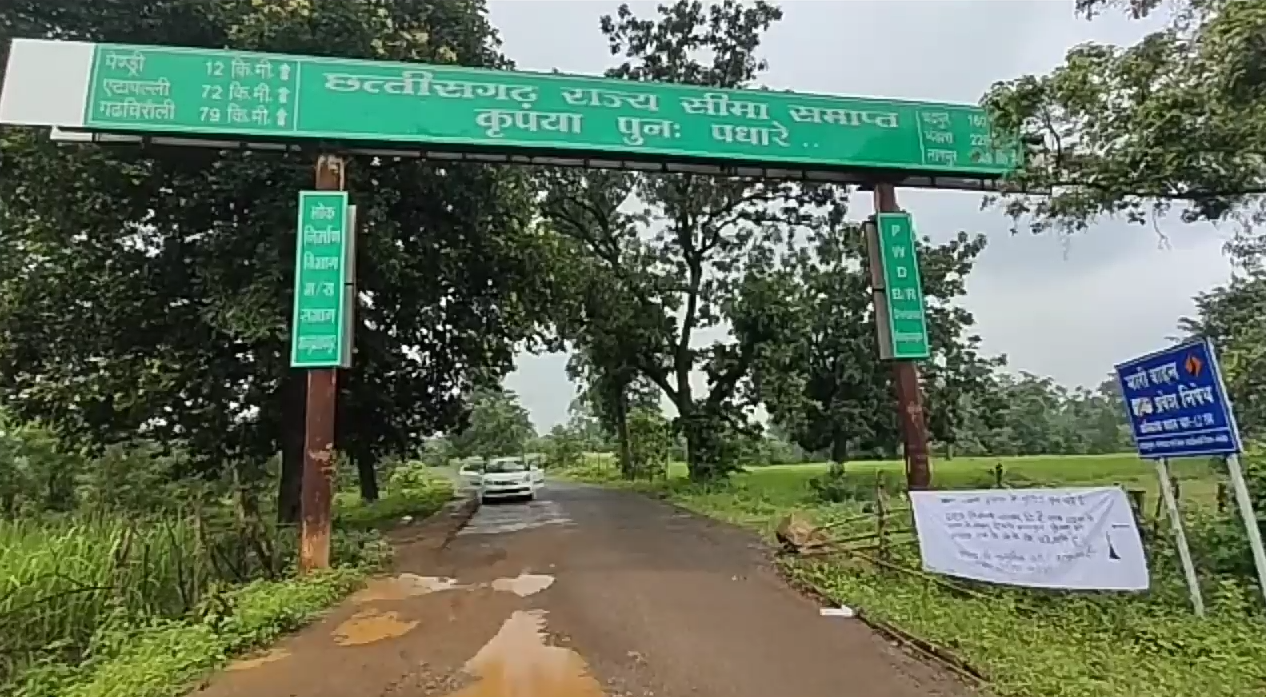 Naxalites put up banner-posters on Chhattisgarh-Maharashtra border