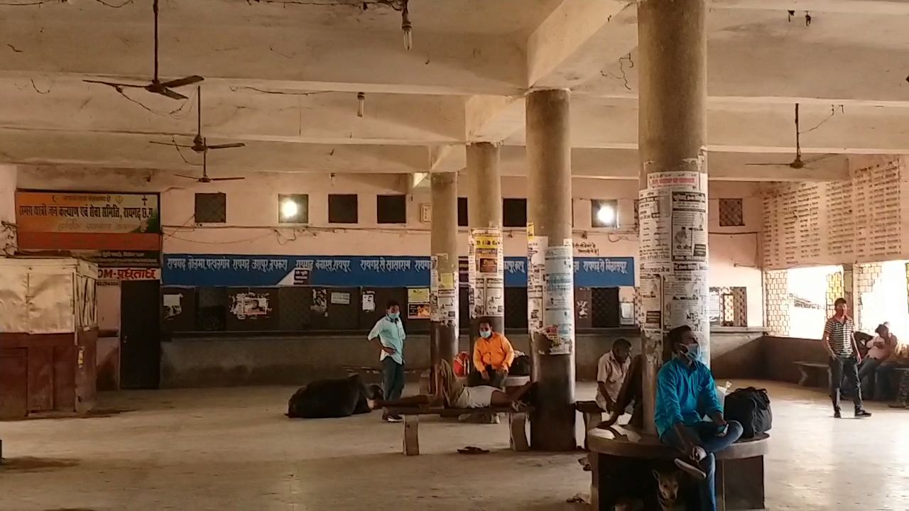 No facilities in waiting room at bus stand